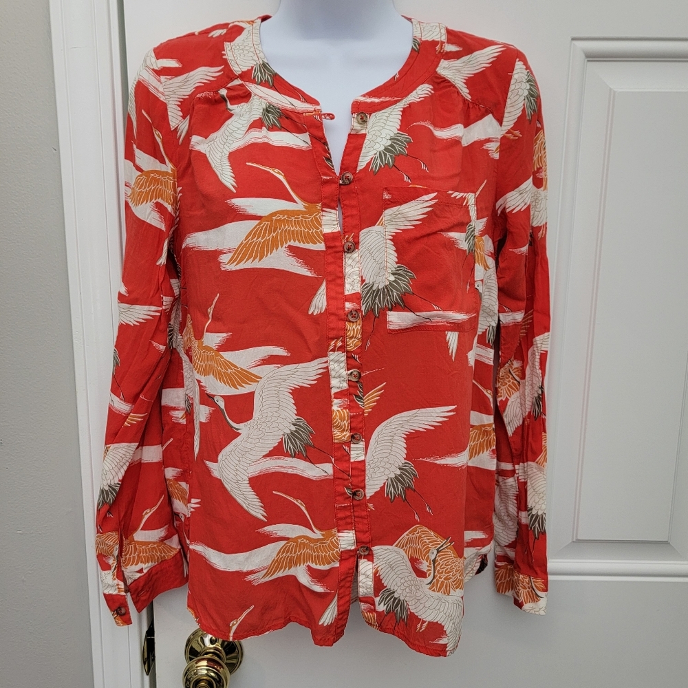 Anthropologie CONVERSATIONS 29 of 52 Silky Red Crane Print Button Blouse Size 4